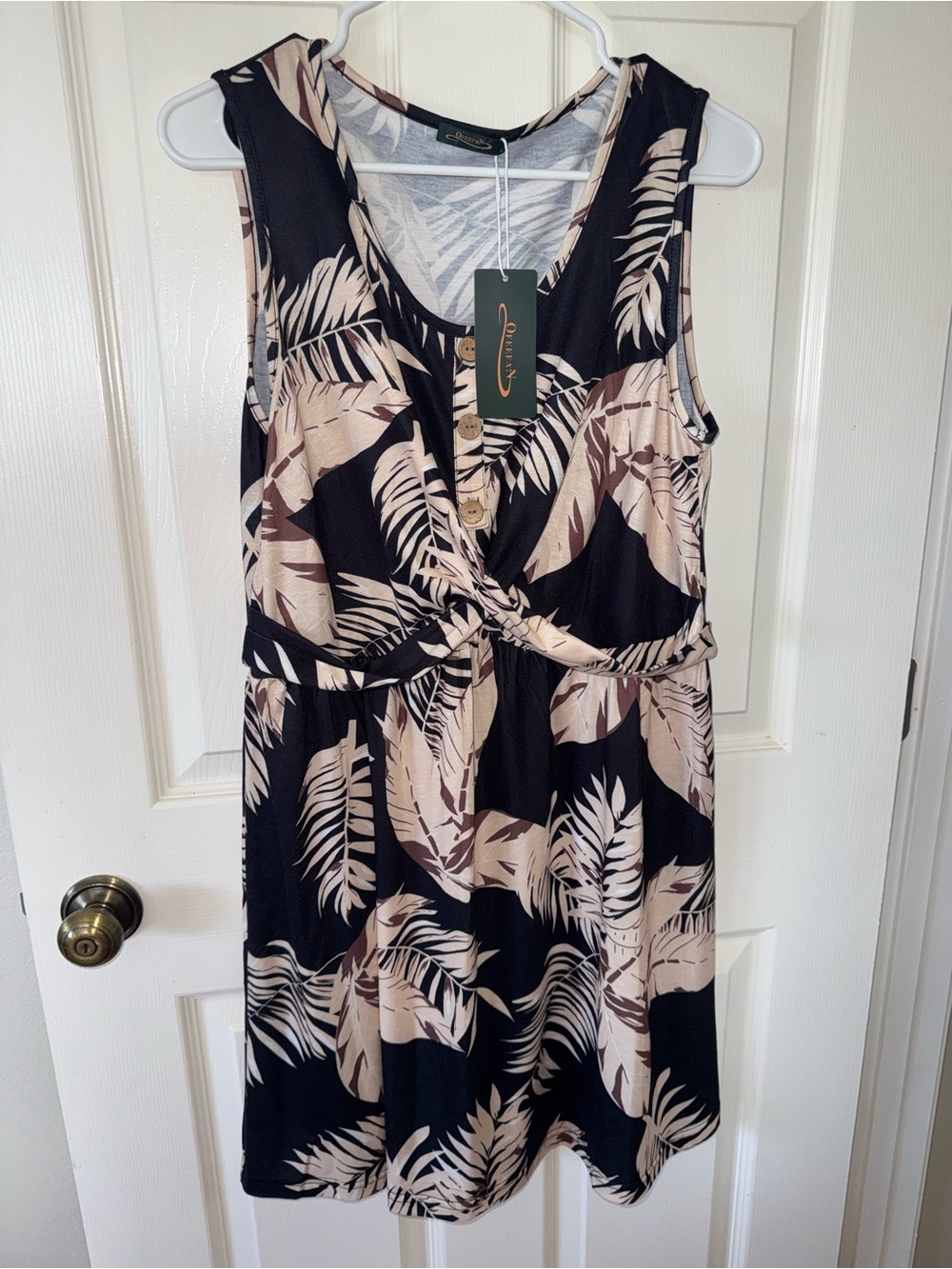 Sleeveless Hawaiian/Palm Print Dress in Black and Beige